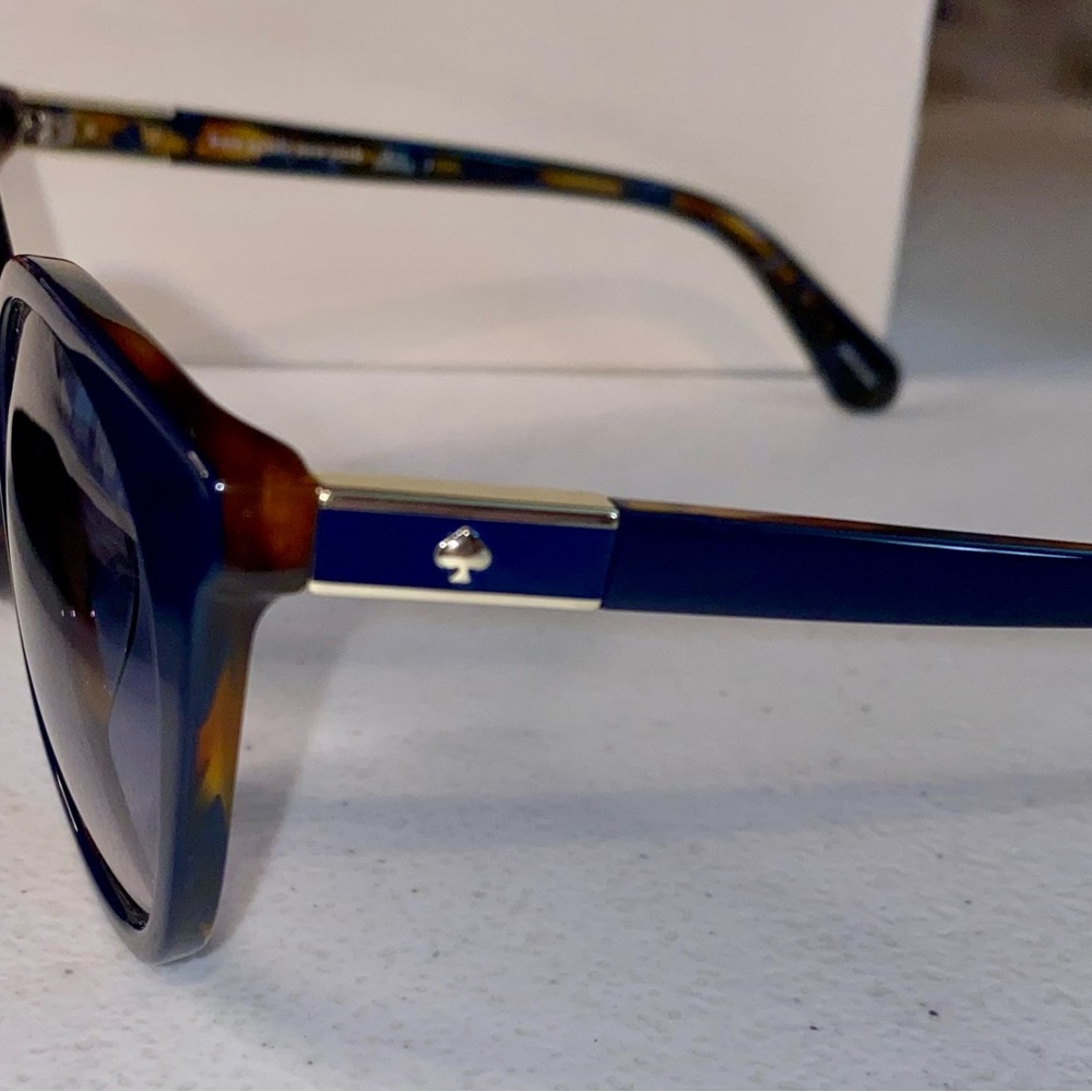 Kate Spade ♠️ Blue Sunglasses with Quilted Case - Picture 4 of 6